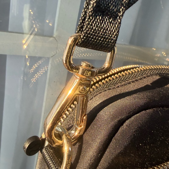 Lululemon Everywhere Crossbody Bag - Picture 7 of 11